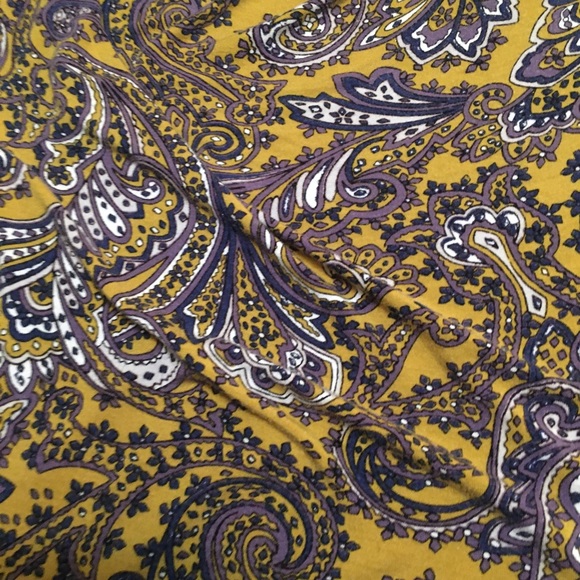 Michael Kors long sleeve slip over blouse with low cut neck. Mostly gold print - Picture 7 of 7